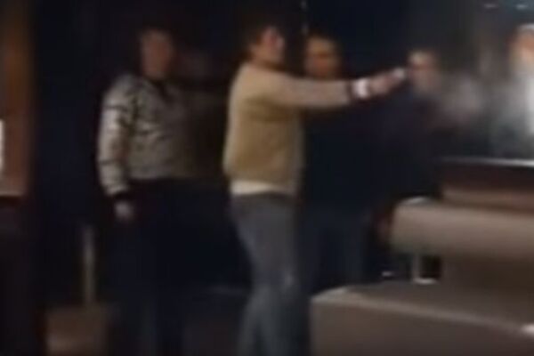 SNIMAK UŽASA! Kristijan Golubović brutalno UPUCAO ČOVEKA u kafani! Vrisci odjekivali gradom (VIDEO)
