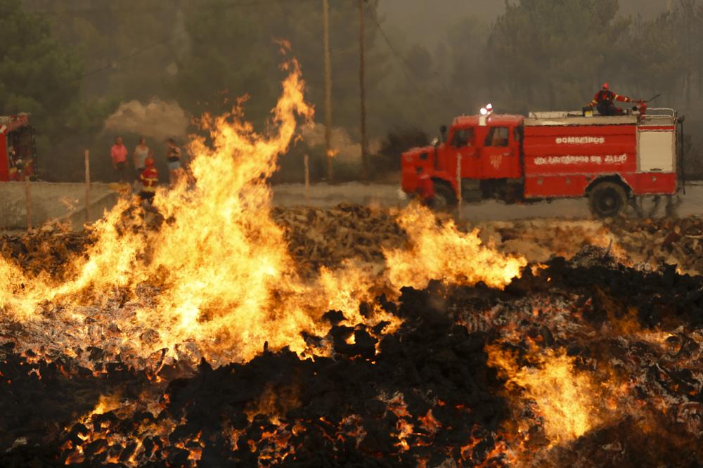 PAKAO I U PORTUGALU: Ugroženo stanovništvo, 2.800 vatrogasaca se bori sa vatrenom stihijom! (FOTO)