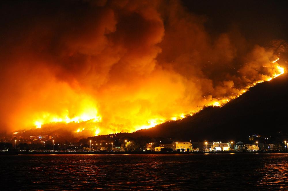 Ministar policije: Uzrok požara oko Splita je otvoreni plamen ili žar!