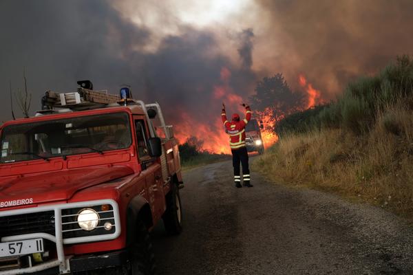 NOVI POŽARI U PORTUGALU: Na terenu 5.000 vatrogasaca, bore se i protiv jakog vetra!