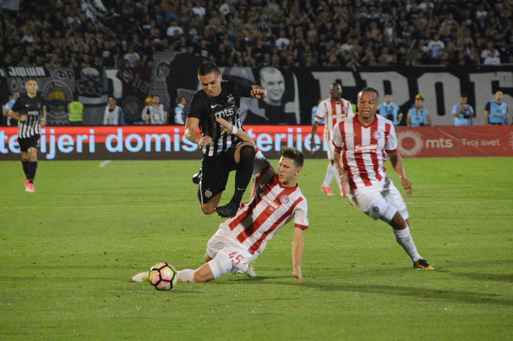 Poznato je ko sudi Olimpijakos - Partizan: Čovek više voli da dosudi penal nego da 'leba jede! (VIDEO)