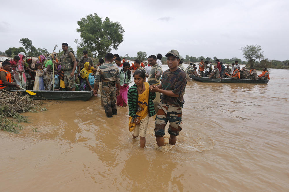 MONSUNSKE KIŠE NAPRAVILE HAOS U INDIJI: U poplavama poginulo 48 ljudi