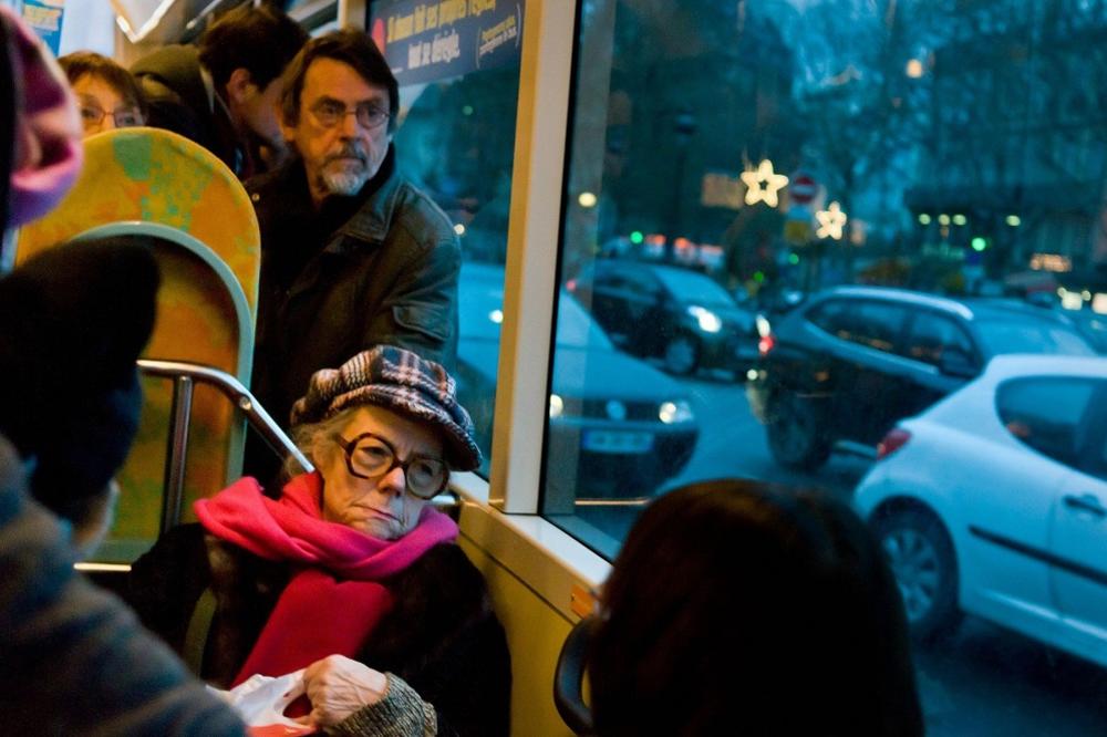 Neoprostivo ponašanje baba u gradskom prevozu! (FOTO) (GIF)