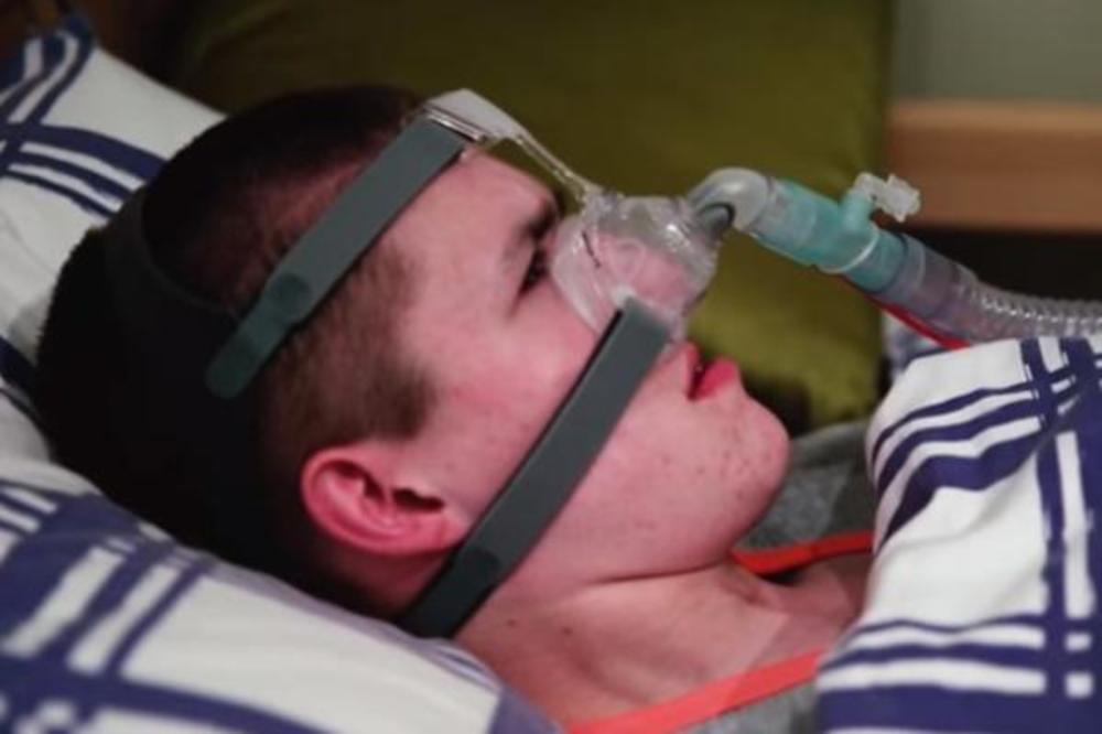AKO ZASPI, ON UMIRE! Ovaj dečak boluje od retke bolesti za koju sigurno niste čuli! (VIDEO)