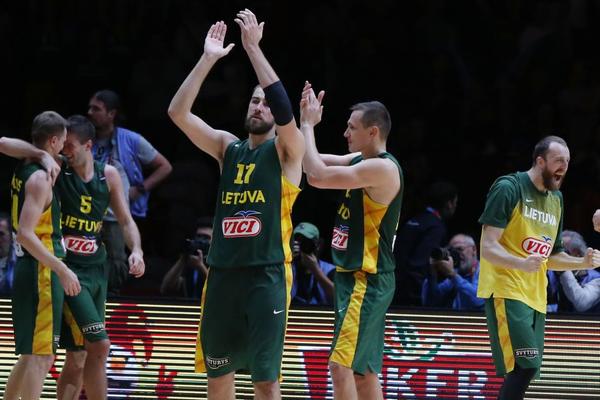 SRAMOTA NA SVETSKOM PRVENSTVU: FIBA priznala da su Litvanci pokradeni i donela odluku od koje nemaju ništa!