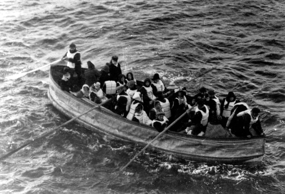 Putnici na čamcu za spasavanje