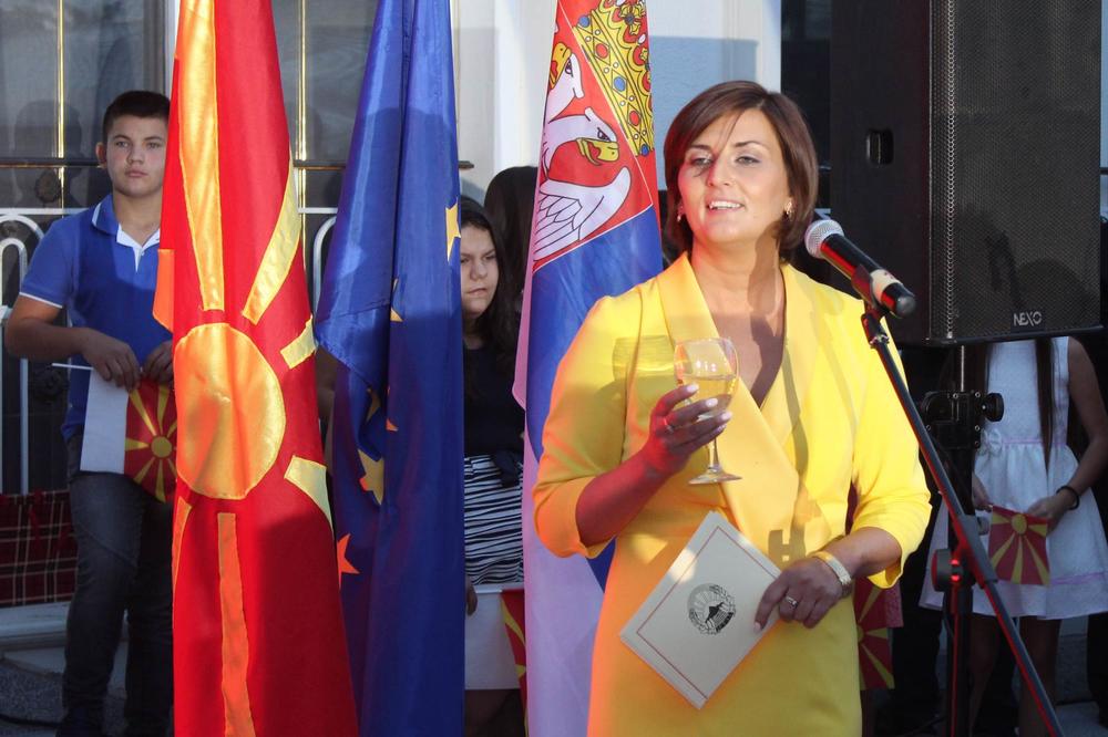 Modna revija, makedonski melos i vino, premijerka u prvom redu: OVAKO JE PROSLAVLJENA 26. GODINA MAKEDONSKE NEZAVISNOSTI U BG (FOTO)