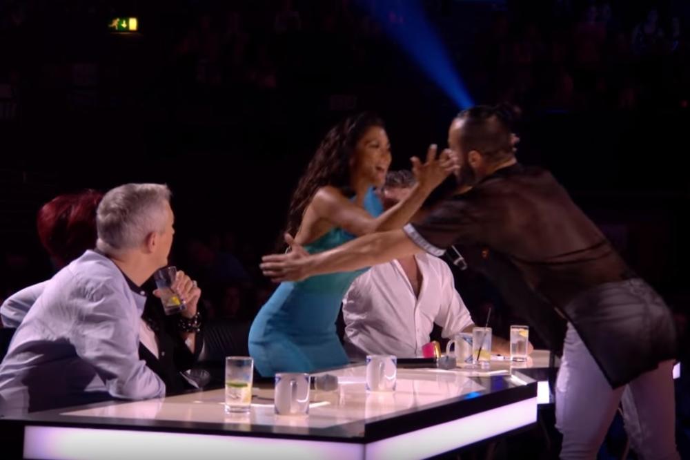 Crnogorac Slavko razbija u britanskom X Factoru! Nikol Šerzinger ga izljubila, publika vrištala, njemu OTPAO PERČIN! (VIDEO)