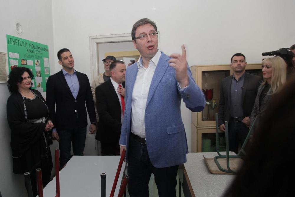 DIVIM SE BILJANINIM RODITELJIMA: Vučić obišao školu u Aranđelovcu koja je bila mesto STRAŠNOG VRŠNJAČKOG NASILJA