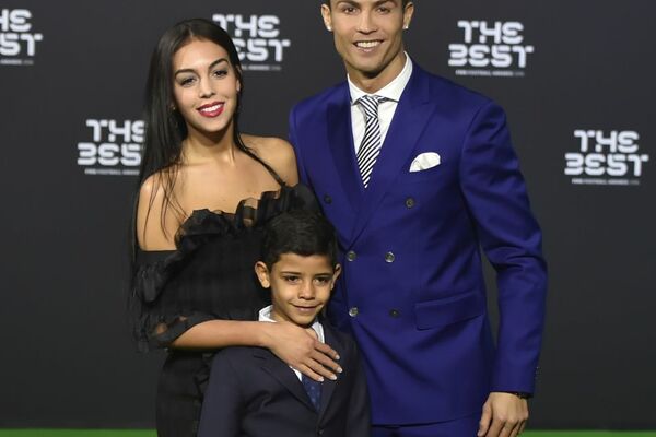 OSVANULA PRVA FOTKA KRISTIJANOVE BEBICE: Jedna slika je dokaz u kakvom će raskošu živeti novo Ronaldovo dete! (FOTO)