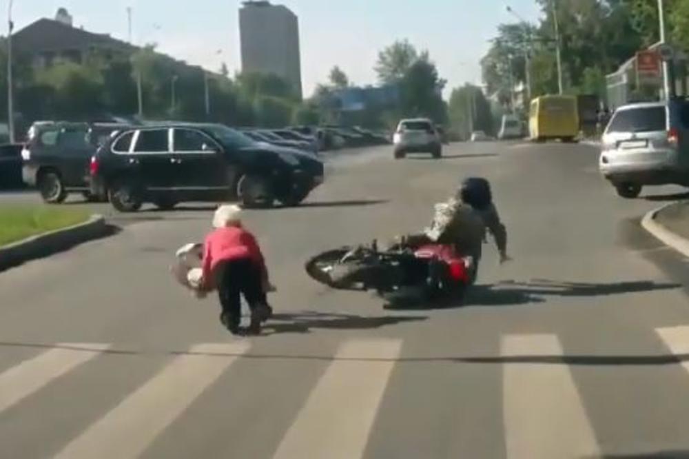 SUPER BAKA OBORILA MOTOR: Vozač je udario, a ljudi su ostali šokirani onim što je usledilo! (VIDEO)