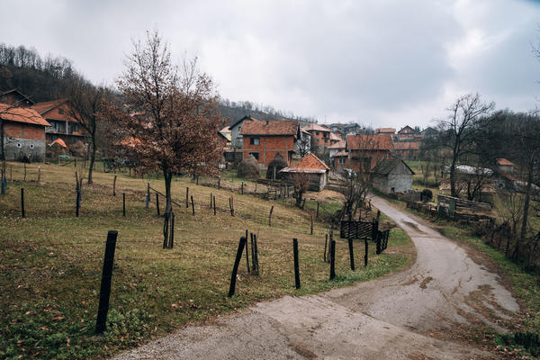DONJE BRIJANJE, SMRDIĆ, SISOJEVAC: Plakaćete od smeha kad čujete kako se zovu najneverovatnija sela u Srbiji!
