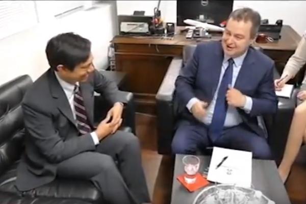 NIJE VALJDA VAMA GORE NEGO MENI, I JA IMAM IZBORE! HIT razgovor Ivice Dačića s Trampovim diplomatom (VIDEO)