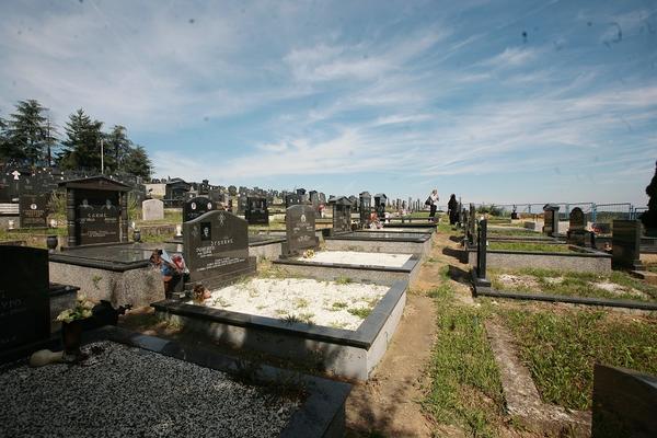 KAO SVETOG PETRA KAJGANA: Grobnicu u Beogradu čak nije moguće NI KUPITI, a tek kolika je CENA za SAHRANU