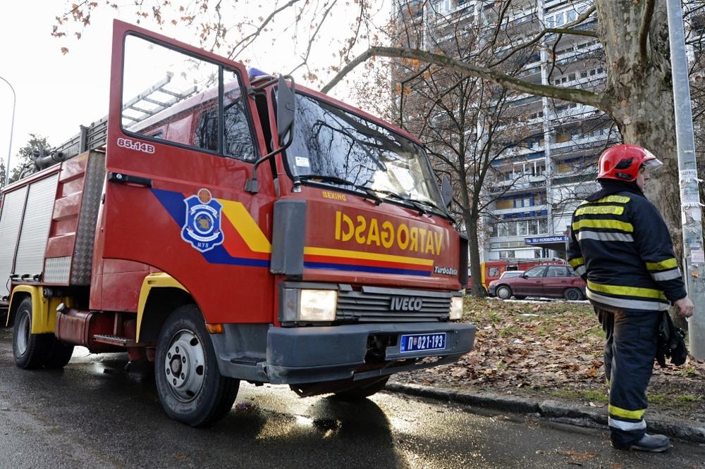 ZAVRŠENA DRAMA: Čovek koji je pretio da će skočiti sa drugog sprata bolnice u Smederevu je hospitalizovan!