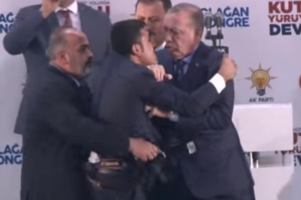 MALO JE BIO NAVALENTAN! Muškarac skočio na Erdogana, HTEO JE SAMO DA GA ZAGRLI! Turski predsednik ovo nikad neće zaboraviti (VIDEO)