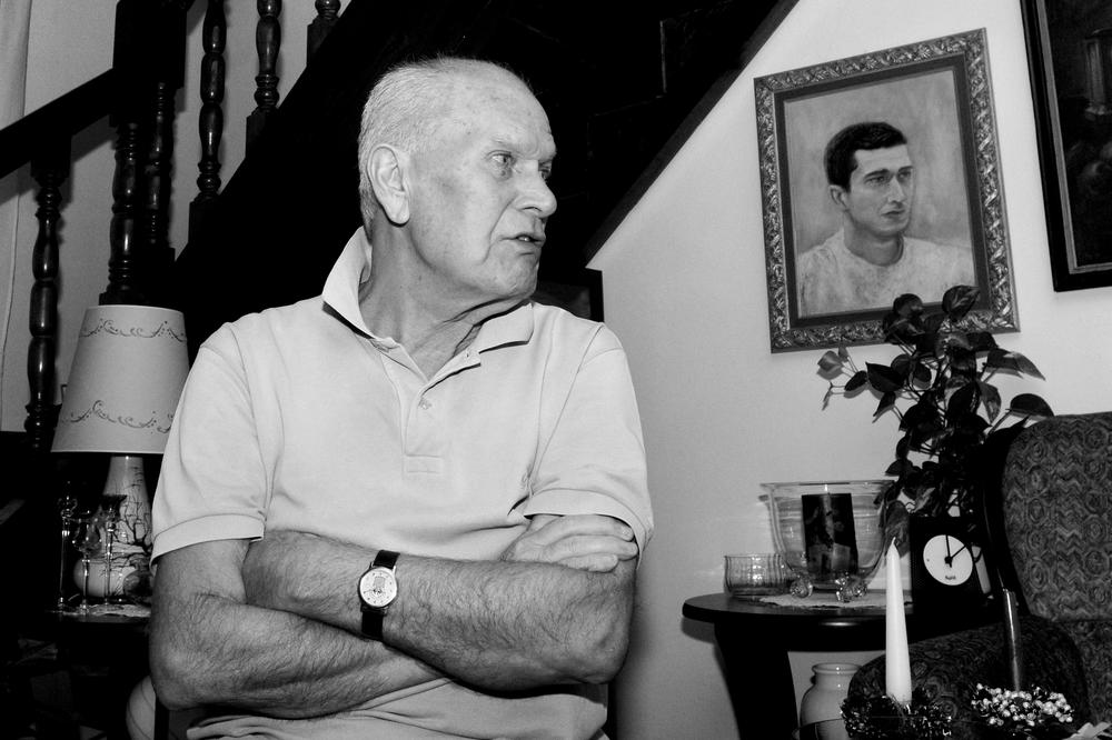 NIKADA NIJE SAZNAO KO MU JE UBIO SINA! Posle teške bolesti preminuo otac Harisa Brkića! (FOTO)