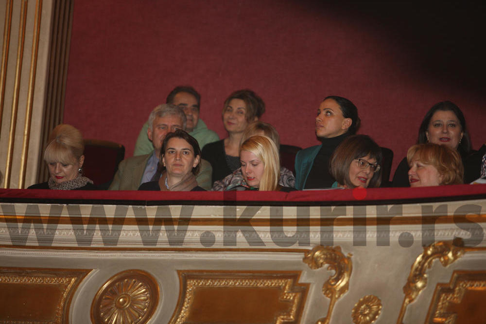 Ana Brnabić izvela devojku u pozorište, a svi su gledali KAKO JE OBUČENA! (FOTO)