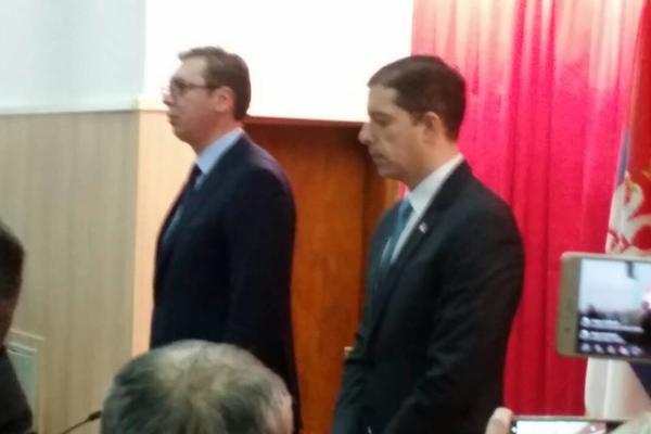 MINUT ĆUTANJA NA TEHNIČKOM FAKULTETU U KOSOVSKOJ MITROVICI: Vučić počeo sastanak sa političkim liderima Srba na KiM (VIDEO)