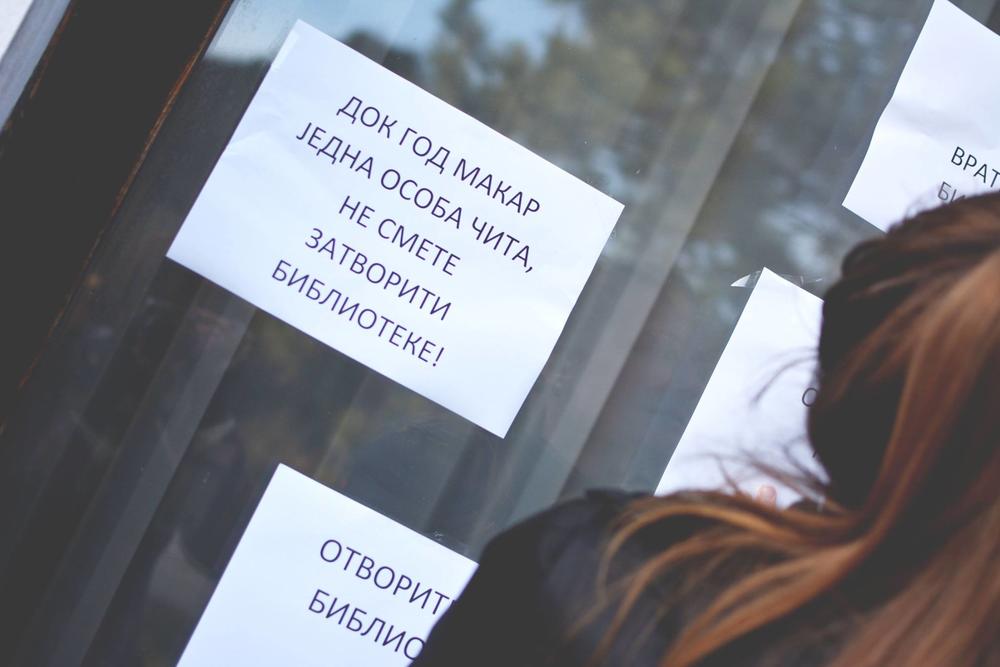 Protest zbog zatvaranja biblioteke u selu Stanišić  