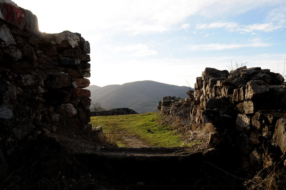 Ostaci tvrđave na brdu Hisar  
