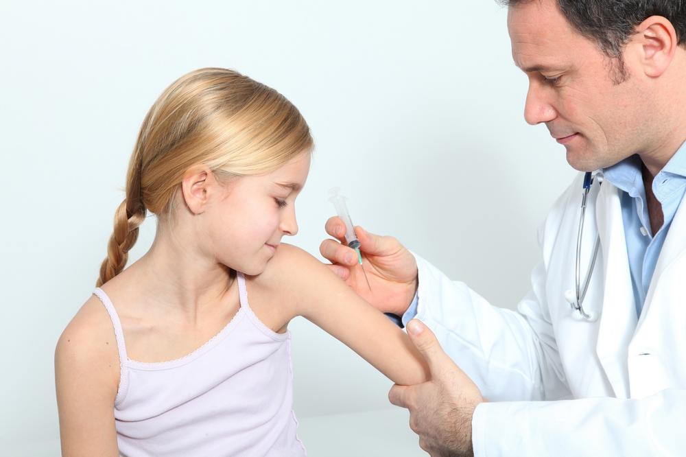 TREBA LI OVO MENJATI? Roditelji koji ne vakcinišu decu minimalno kažnjeni