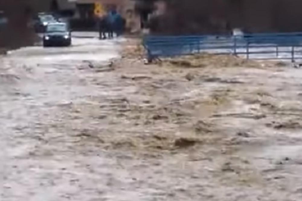 KIŠA NAPRAVILA HAOS U LESKOVCU: Padala samo pola sata, a iza sebe ostavila POPLAVU! (VIDEO)