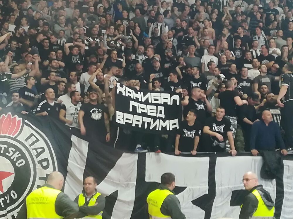 Transparent Grobara na meču Partizan - Mega Bemaks 