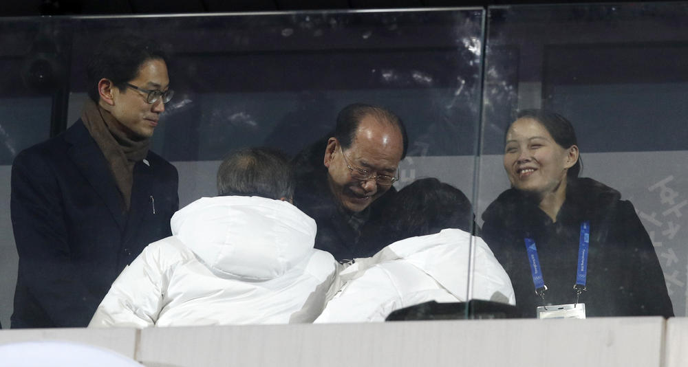 Pozdrav predsednika Južne Koreje, Mun Džae-in, i šefice severnokorejske delegacije Kim Jong Nam na otvaranju ZOI