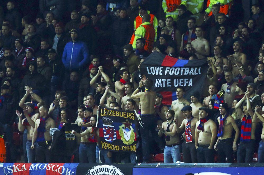 NAVIJAČI CSKA ODUŠEVILI GROBARE! Predivan poklon osvanuo ispred stadiona u Humskoj! (FOTO)