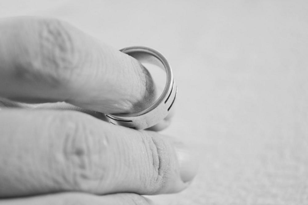 NIĐE NE ŽURE: U Crnoj Gori sve kasnije stupaju u brak