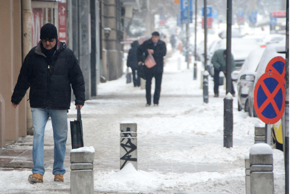 SIBIRSKA ZIMA STIŽE U SRBIJU: Sa današnjih 20 stepeni PADAMO NA NULU sa snegom