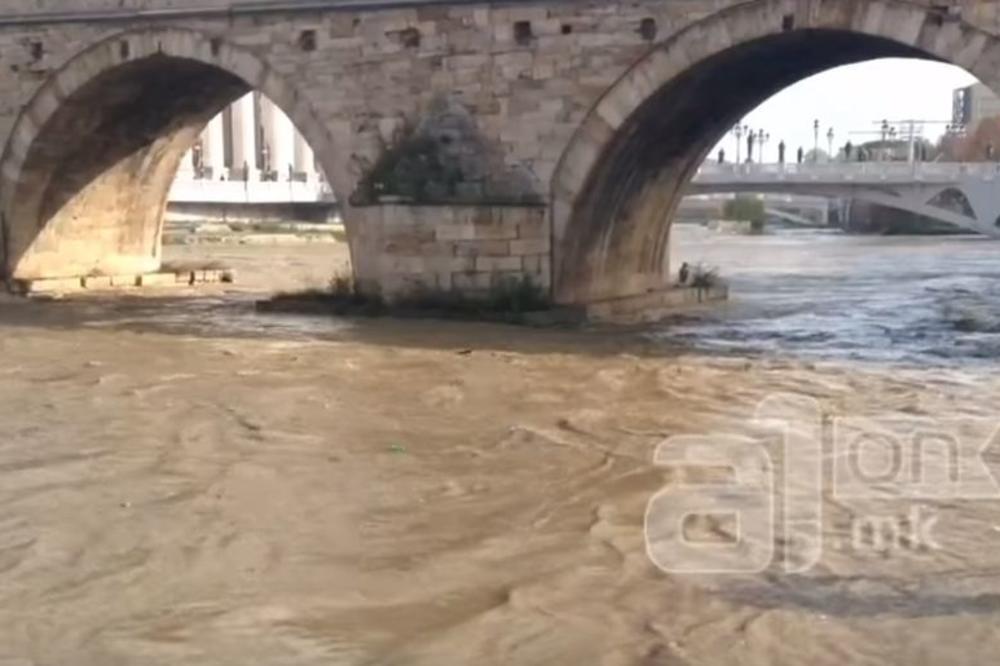 IZLIO SE VARDAR zbog obilne kiše i topljenja snega: Najveća makedonska reka POPLAVILA nekoliko mesta u gornjem toku