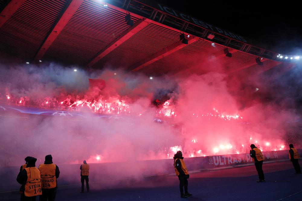 UEFA NE PRAŠTA: Pari Sen Žermen na udaru zbog pirotehničkog šoua njegovih navijača! (FOTO)