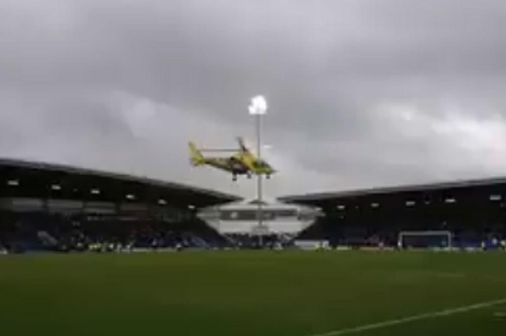 HITNA REAKCIJA! Helikopter sleteo na teren usred meča u Engleskoj! (VIDEO)