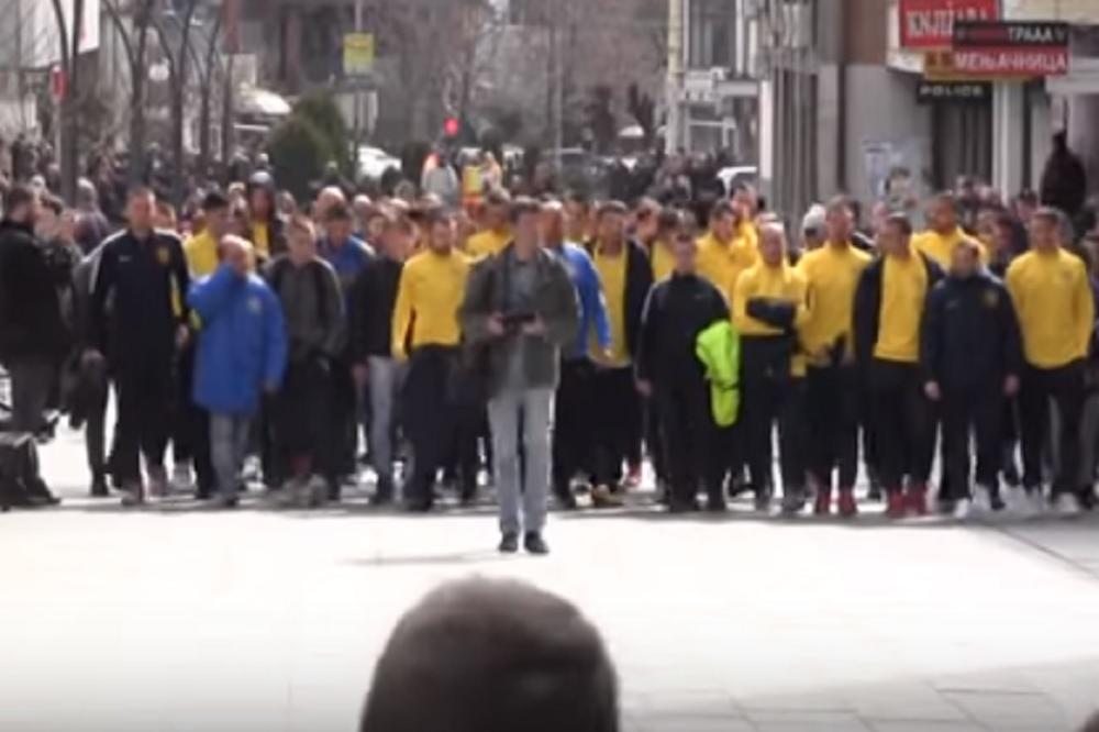 PROTEST! Članovi kompletnog sportskog društva Dinamo izašli na ulice! (VIDEO)