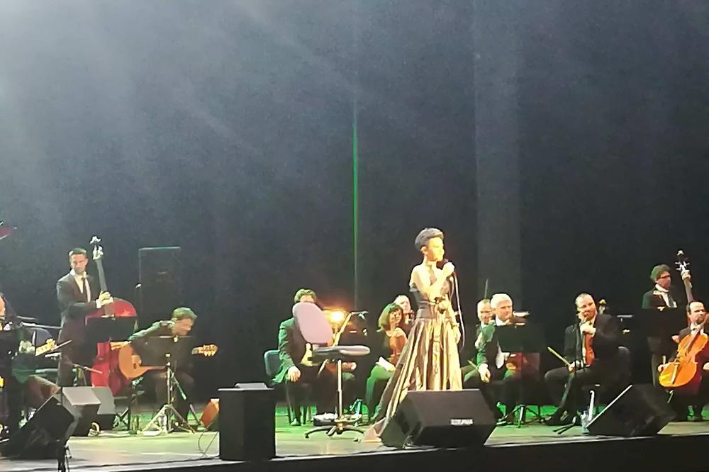 PEVALA JE ZA SRCE I DUŠU: Bili smo na koncertu Amire Medunjanin, koja je čitavu publiku ostavila u čudu (FOTO)(VIDEO)