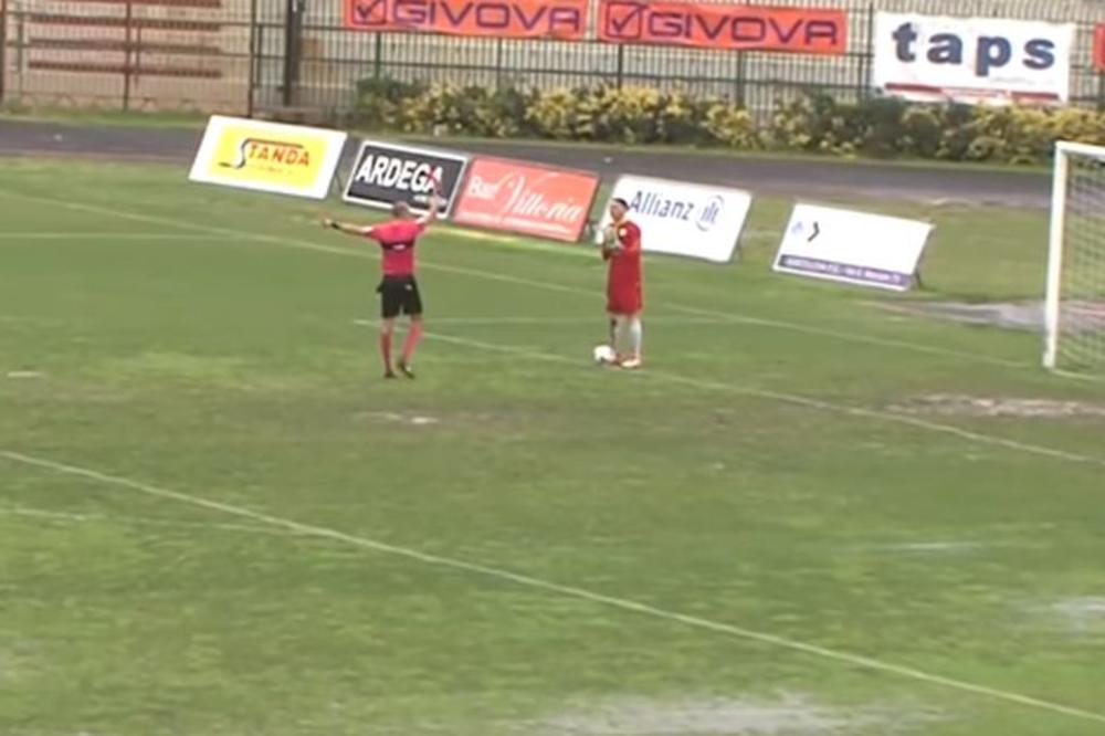 GLUMIO JENSA LEMANA, PA POPIO CRVENI! Golman urinirao po terenu tokom utakmice! (VIDEO)
