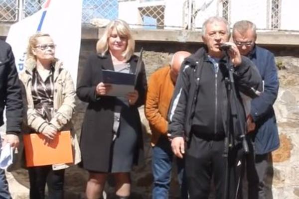 LEBANE NA NOGAMA! Protest odbornika iz SNS i SPS zbog partijskih kolega u lokalnoj vlasti (VIDEO)