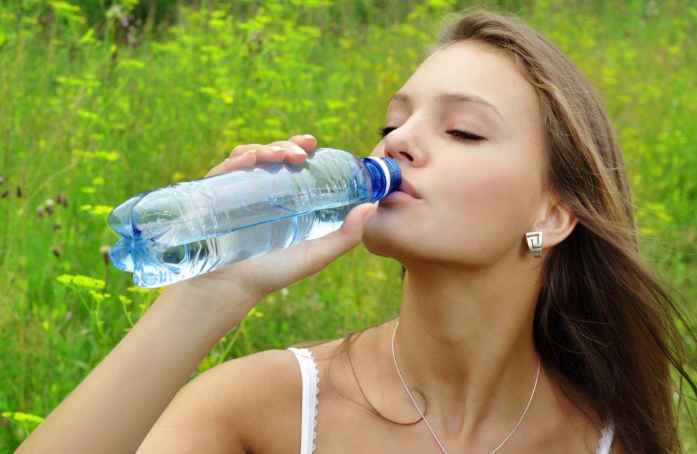 Kada trenirate, znojite se i gubite tečnost, pa je neophodno da pijete puno vode  