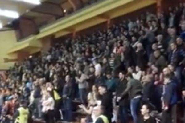 Zato je Srbija zemlja košarke! Ušli u KLS posle pet godina, navijači pravili feštu za pamćenje! (VIDEO)