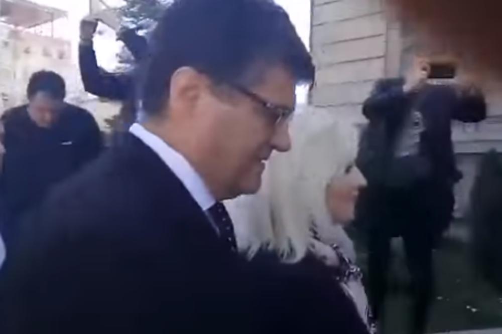 LOPOVI, OSTAVKE! Nišlije nezadovoljne skandirale političarima, Zoranu Mihajlović dočekali zvižducima! (VIDEO)