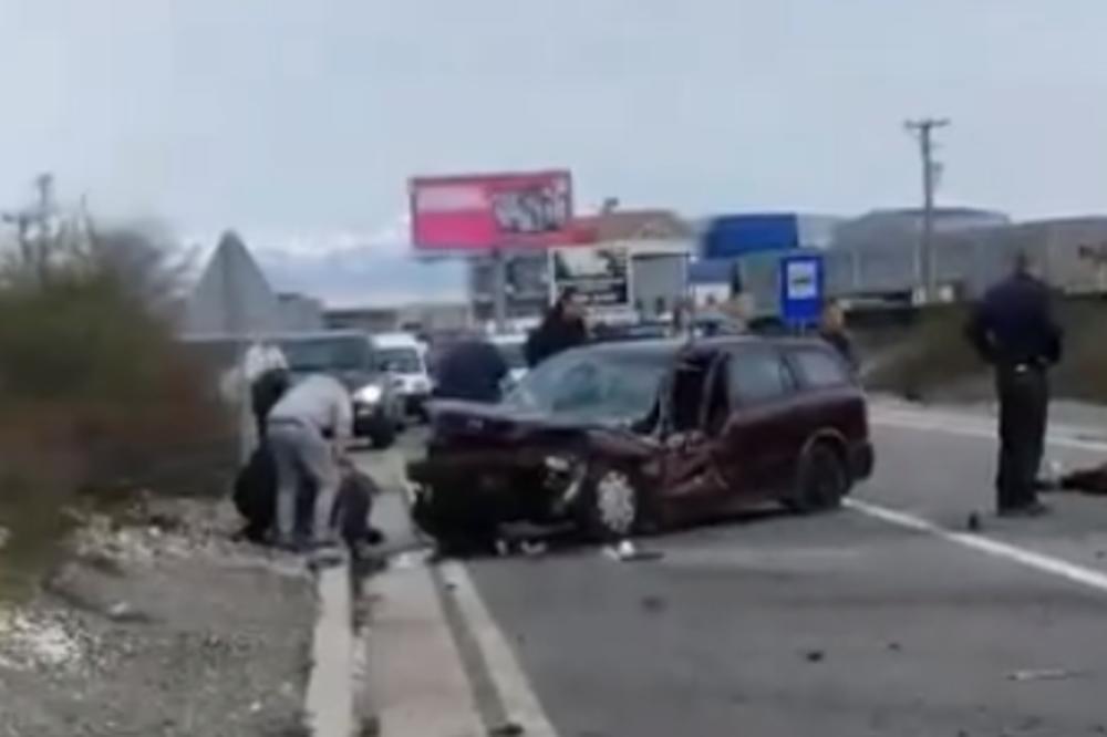TEŽAK UDES U CRNOJ GORI: Automobil srpskih tablica se zakucao u stenu, pa RASUO po putu! (VIDEO)