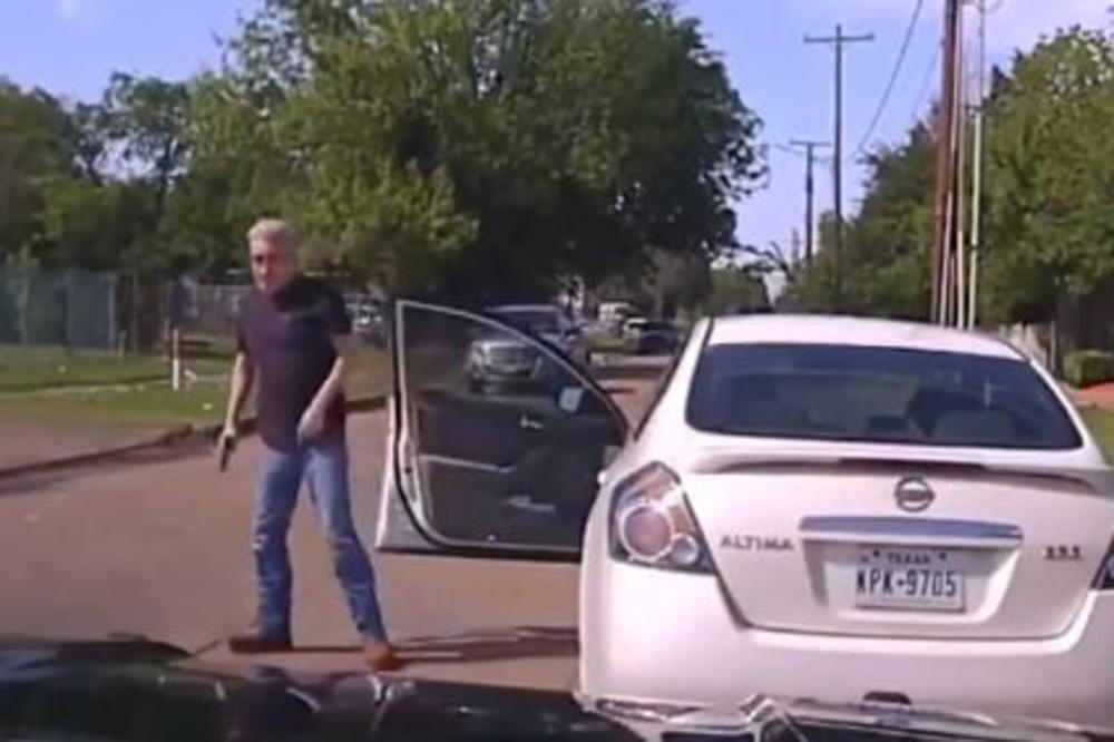 Policija je zaustavila automobil, vozač je uperio pištolj u policajca, a onda je NASTAO UŽAS! (VIDEO)