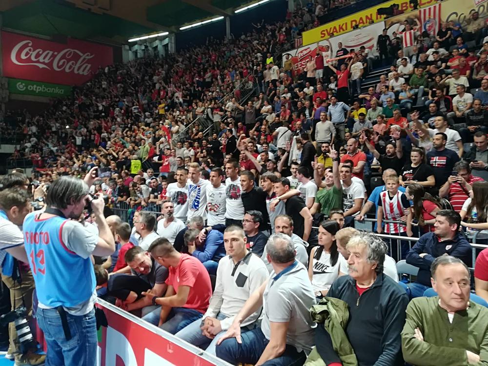 Fudbaleri Crvene zvezde pružaju podršku košarkašima u Pioniru  