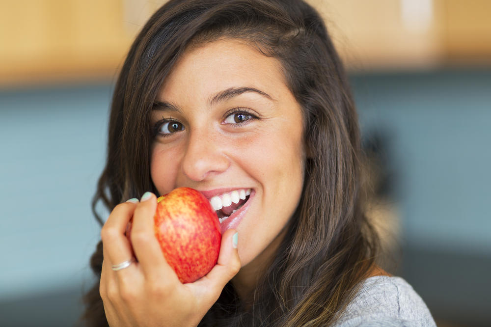 OVO JE PRAVI RAZLOG: Zašto treba pojesti JEDNU jabuku dnevno!