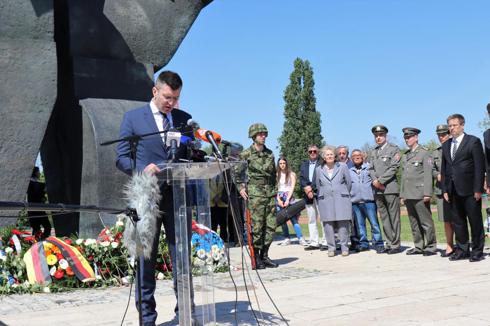OBELEŽEN DAN SEĆANJA NA ŽRTVE HOLOKAUSTA! Ministar Đorđević: Mi smo slobodarski narod koji ima prava da se seća prošlosti