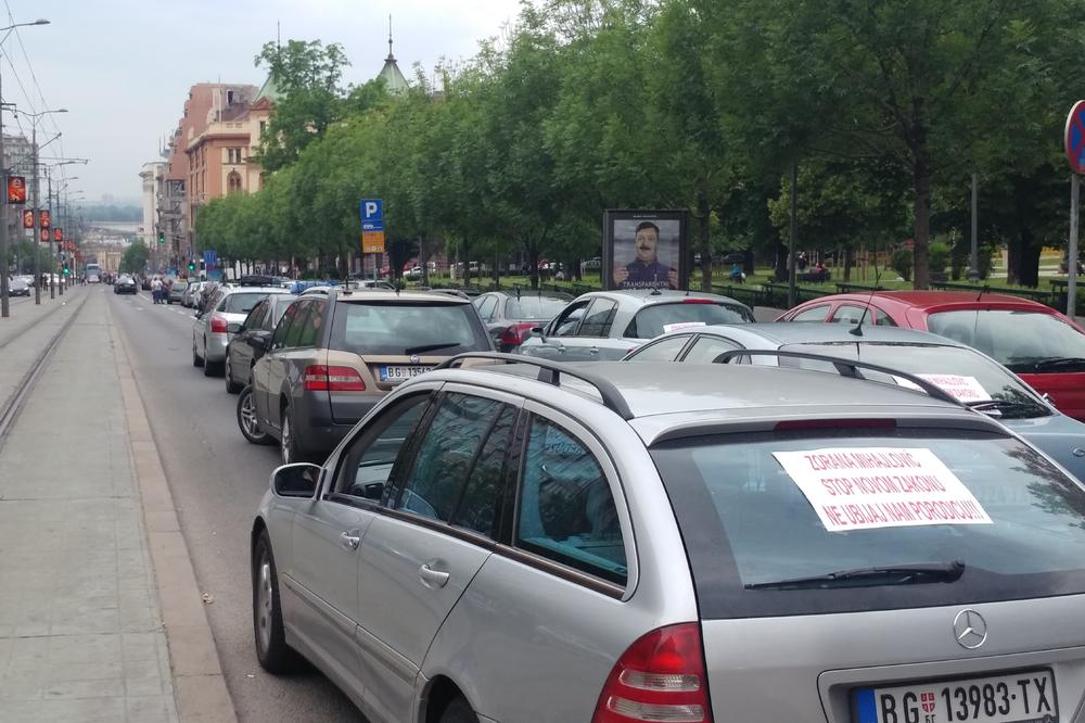 MOŽEMO DA ODAHNEMO! Taksisti prekinuli štrajk u Beogradu!