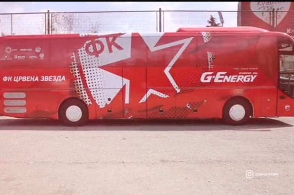 Zvezdin autobus dobio novo ruho sa jednom promenom: Ne gledajte samo u zgodne navijačice, nego obratite pažnju na ovo! (VIDEO)