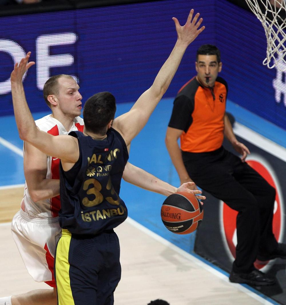 Nikola Kalinić se našao na udaru kritičara jer zbog povrede nije igrao za Srbiju na Eurobasketu